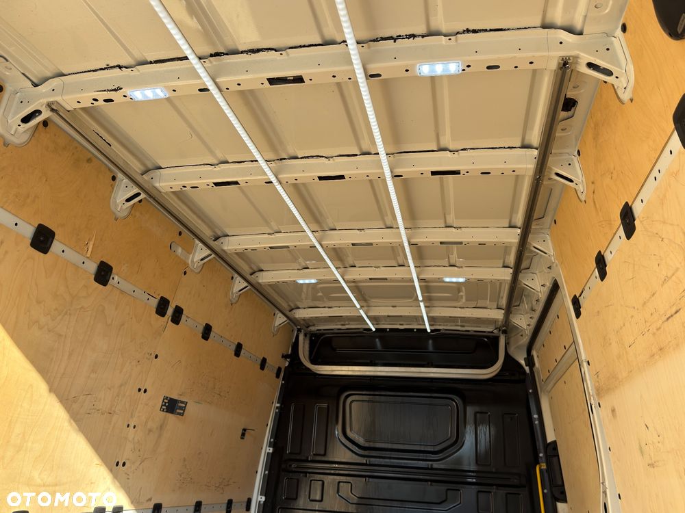 Volkswagen CRAFTER L2H2 - 35