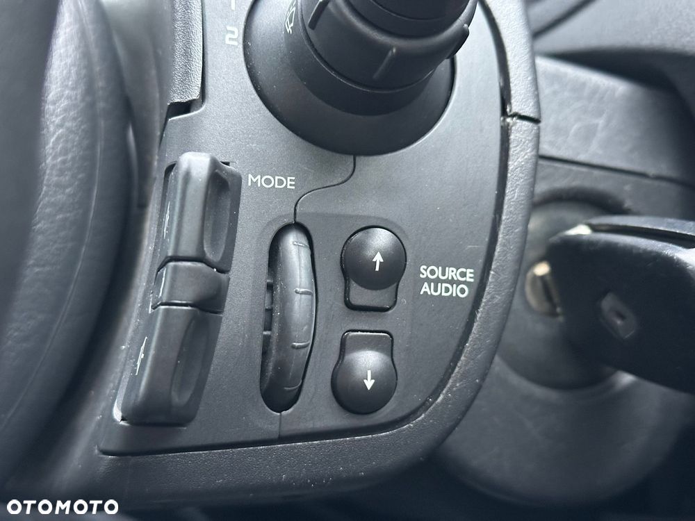 Renault Clio 1.2 16V Campus - 25