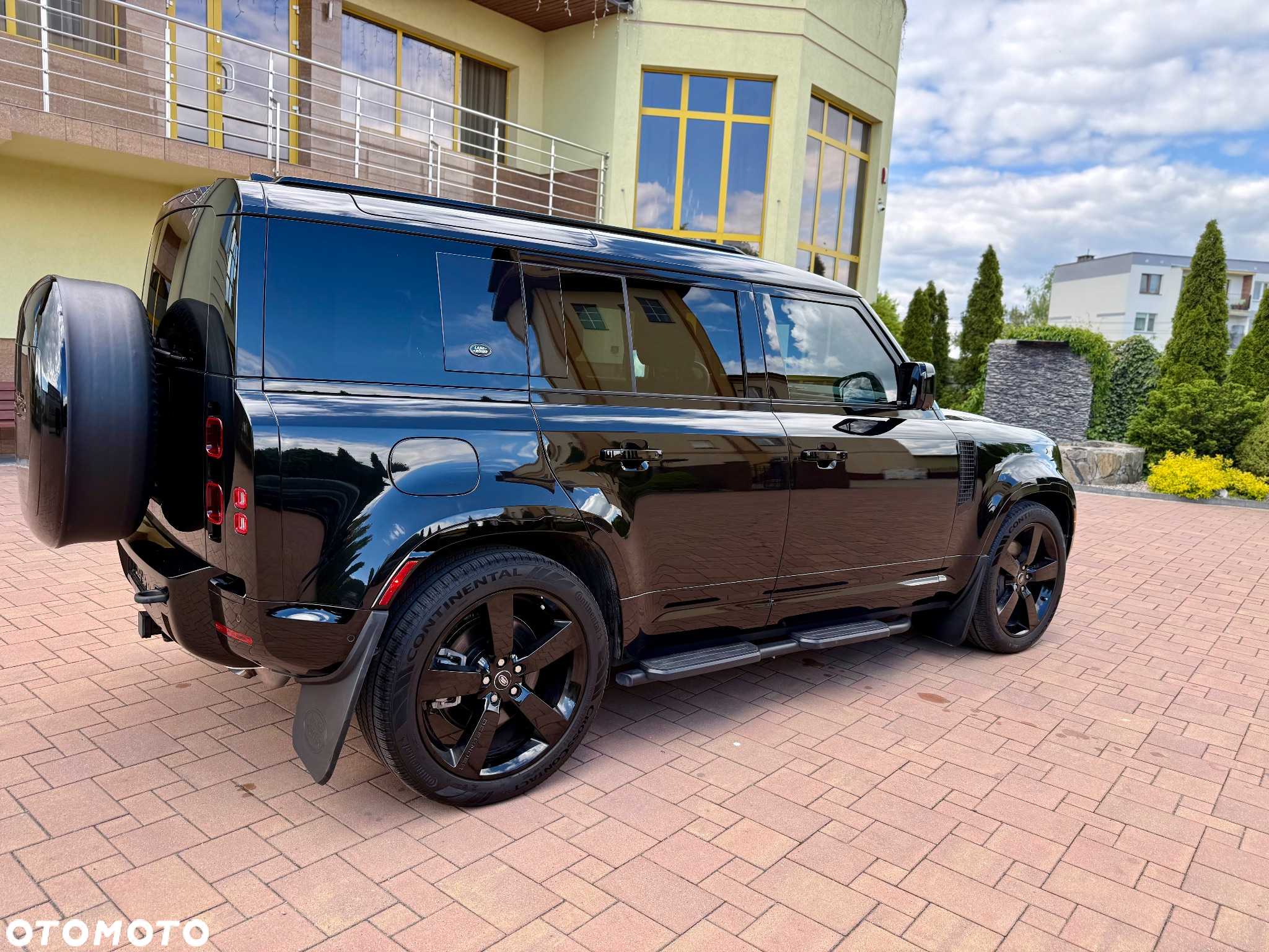 Land Rover Defender 110 P400 X-Dynamic S - 12