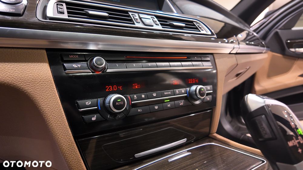 BMW Seria 7 730d xDrive - 28