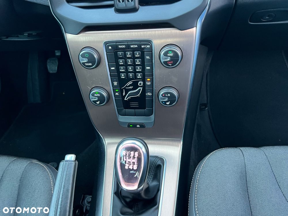 Volvo V40 Cross Country D2 Momentum - 12