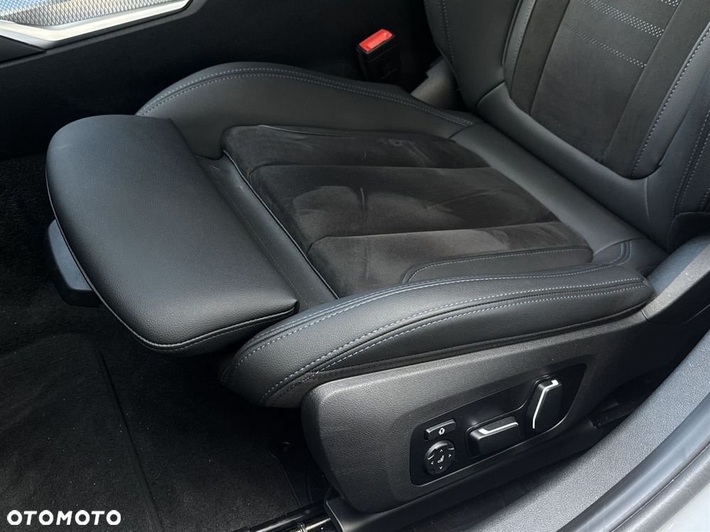 BMW Seria 3 M340i xDrive mHEV sport - 22
