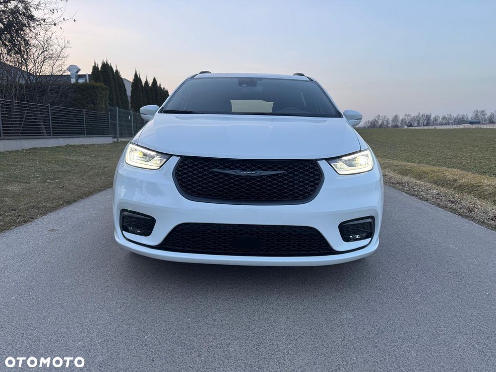 Chrysler Pacifica - 2