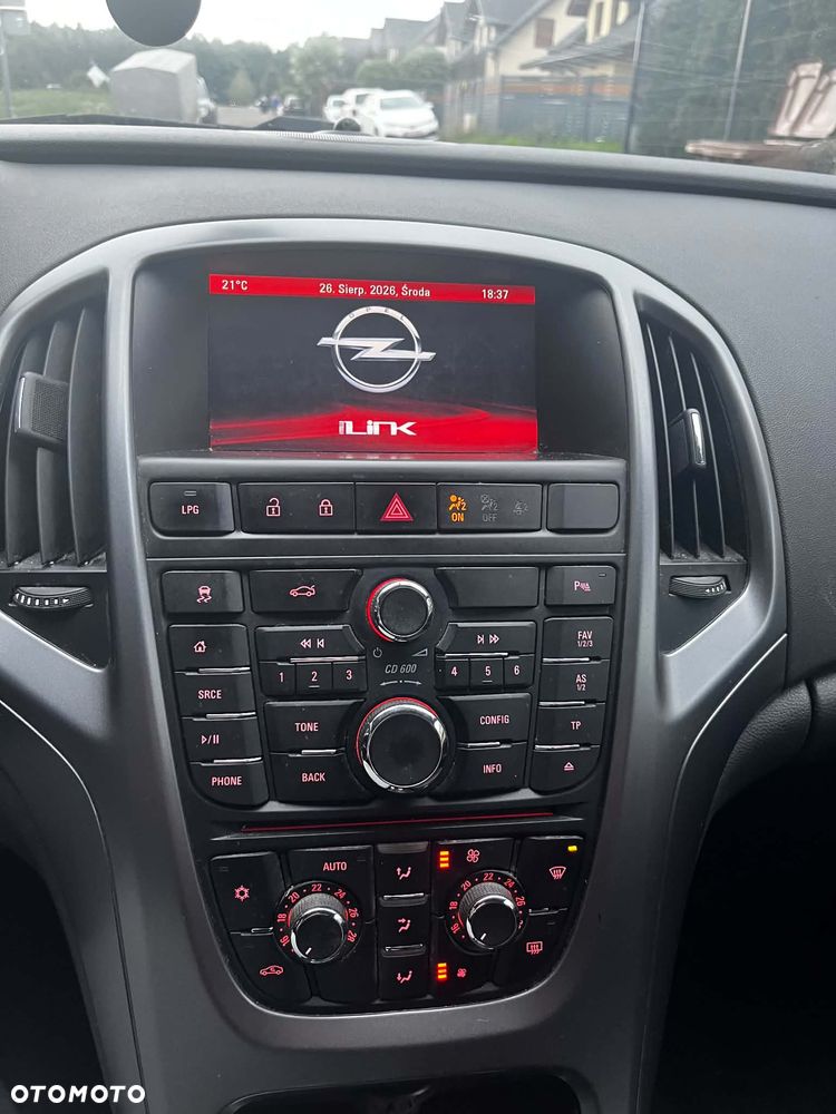 Opel Astra 1.4 T Executive - 7