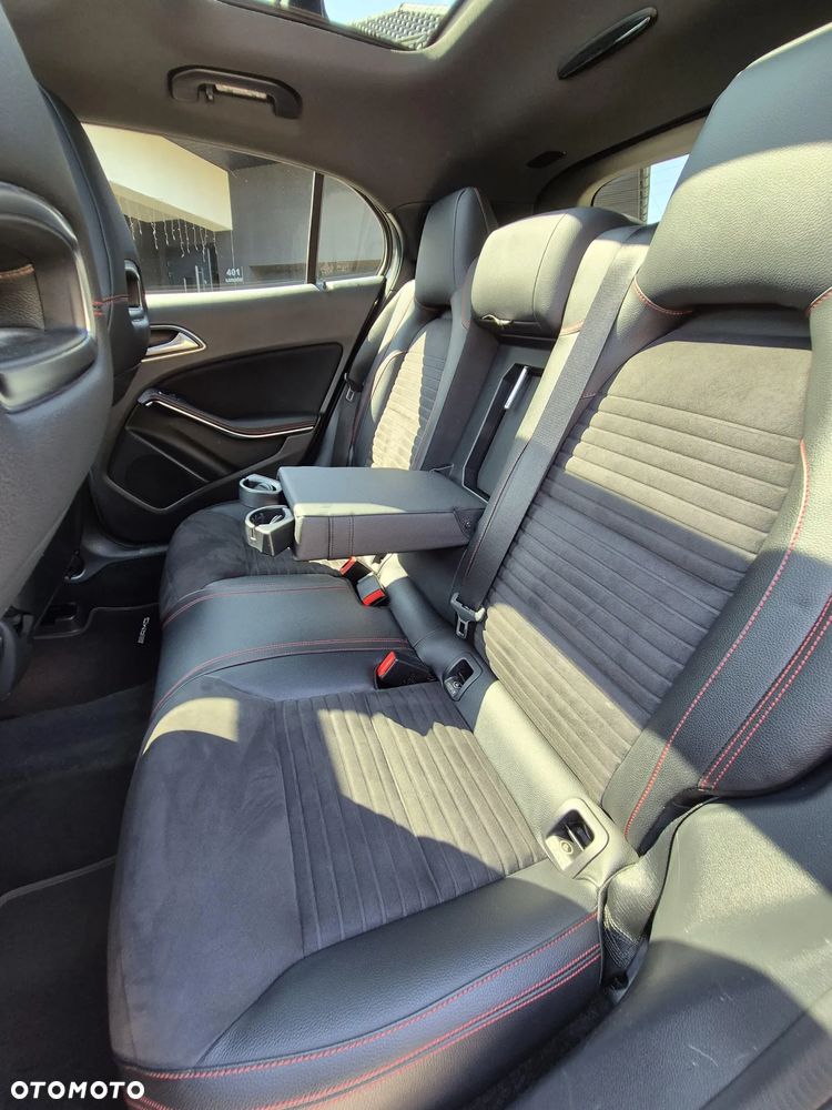 Mercedes-Benz GLA - 21