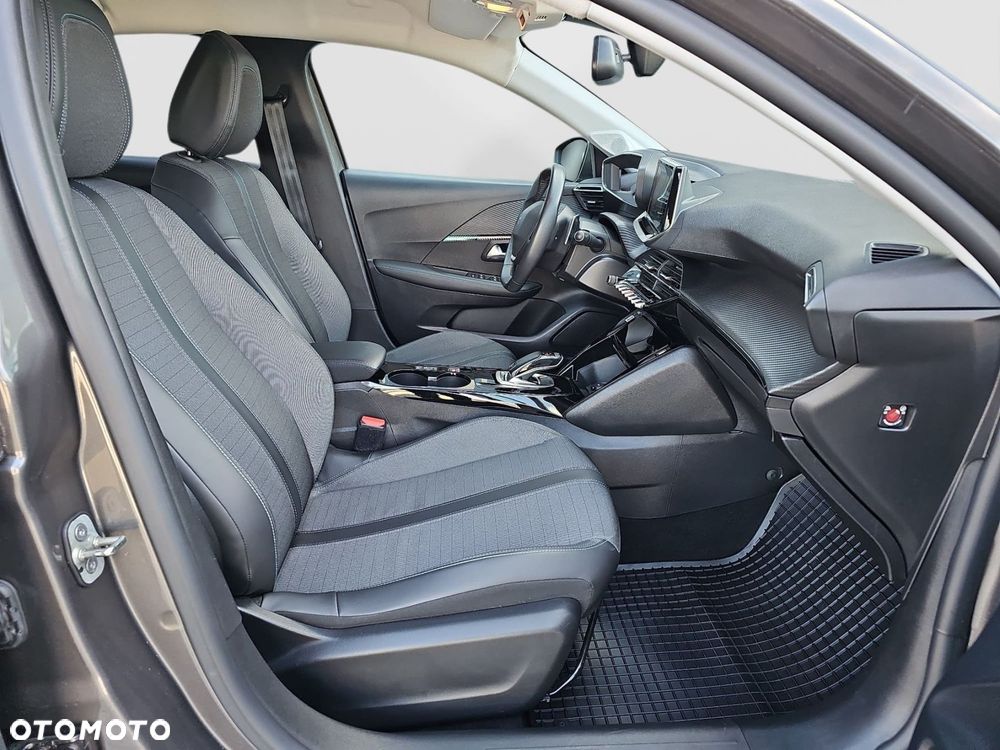Peugeot 208 - 13