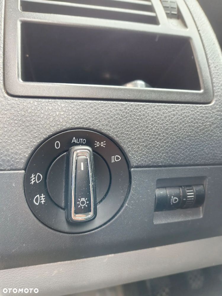 Volkswagen Caravelle - 14