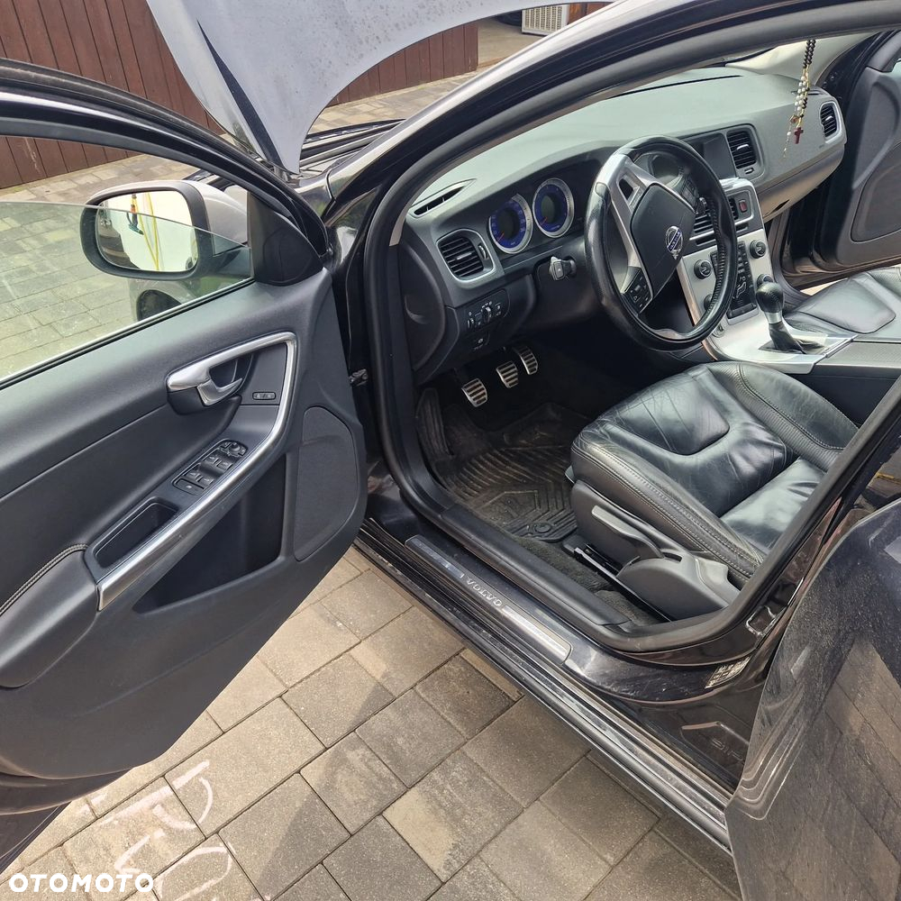 Volvo V60 D5 R-Design - 9