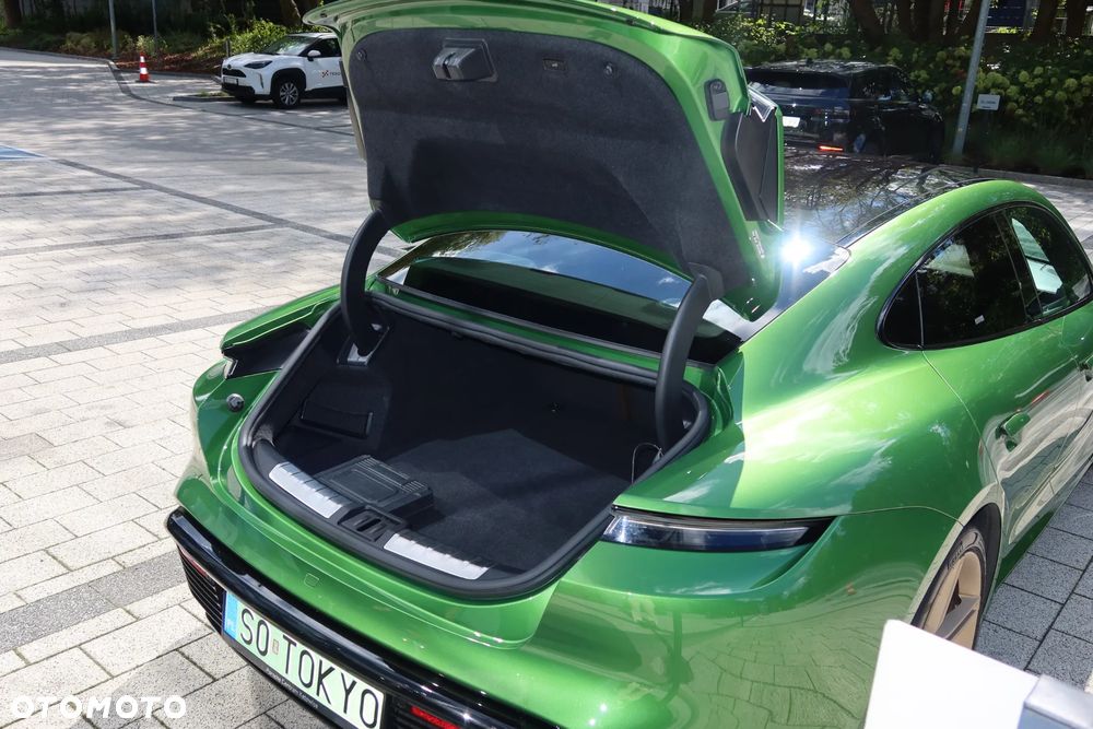 Porsche Taycan - 14