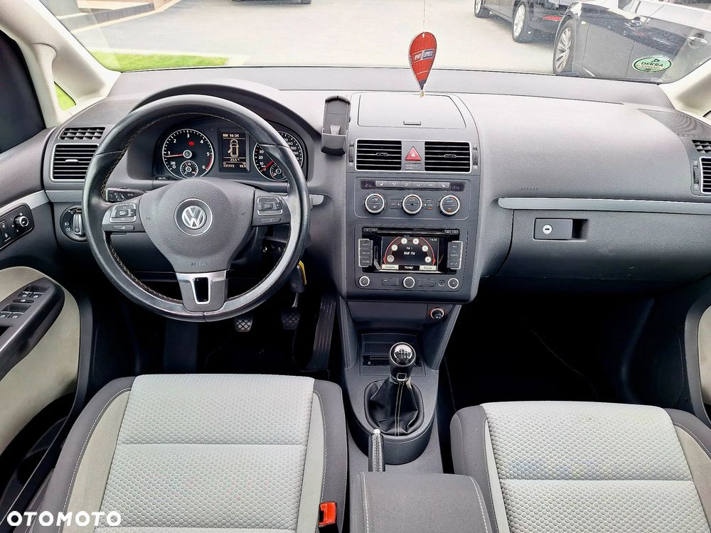 Volkswagen Touran - 19