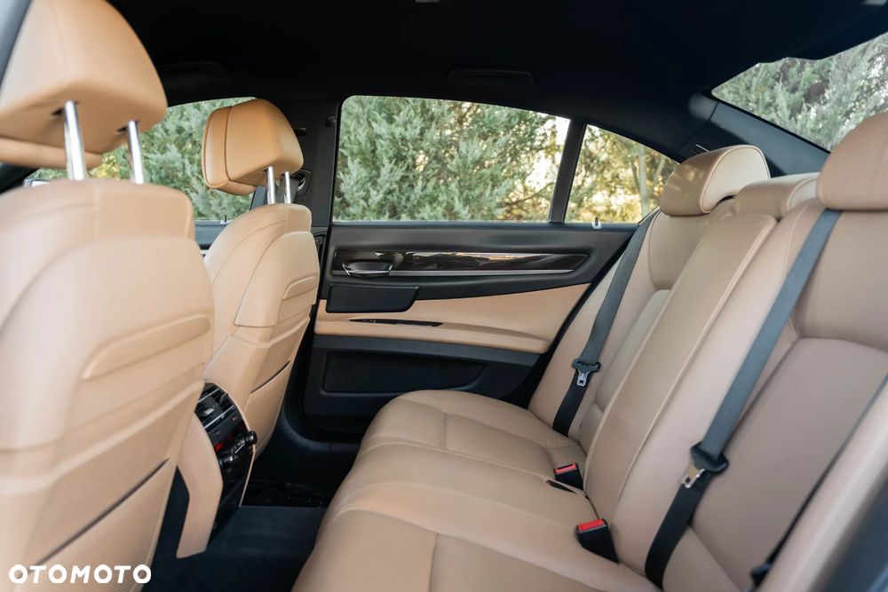 BMW Seria 7 740d xDrive - 14