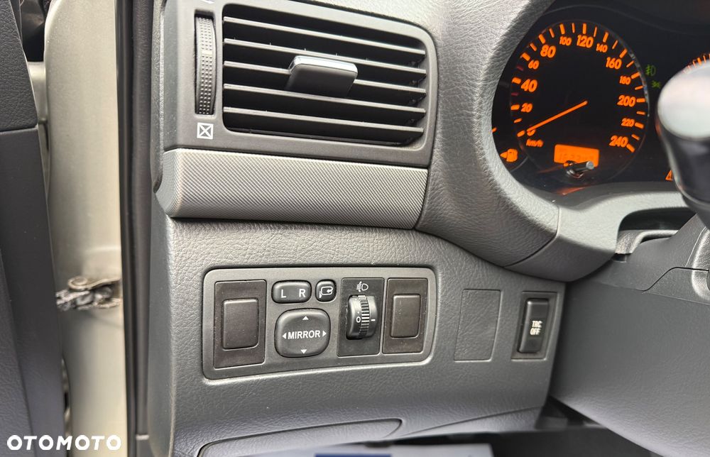 Toyota Avensis 1.8 VVT-i Combi Sol - 19