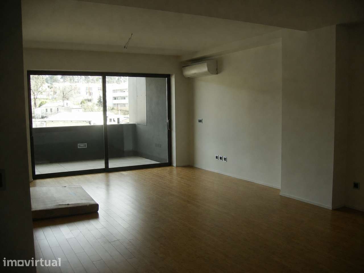 T3 com varanda, garagem, ar condicionado, estores eléctricos em Braga - Grande imagem: 5/17