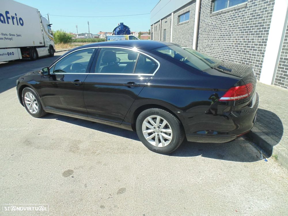 VW Passat 1.6 TDI Highline - 15