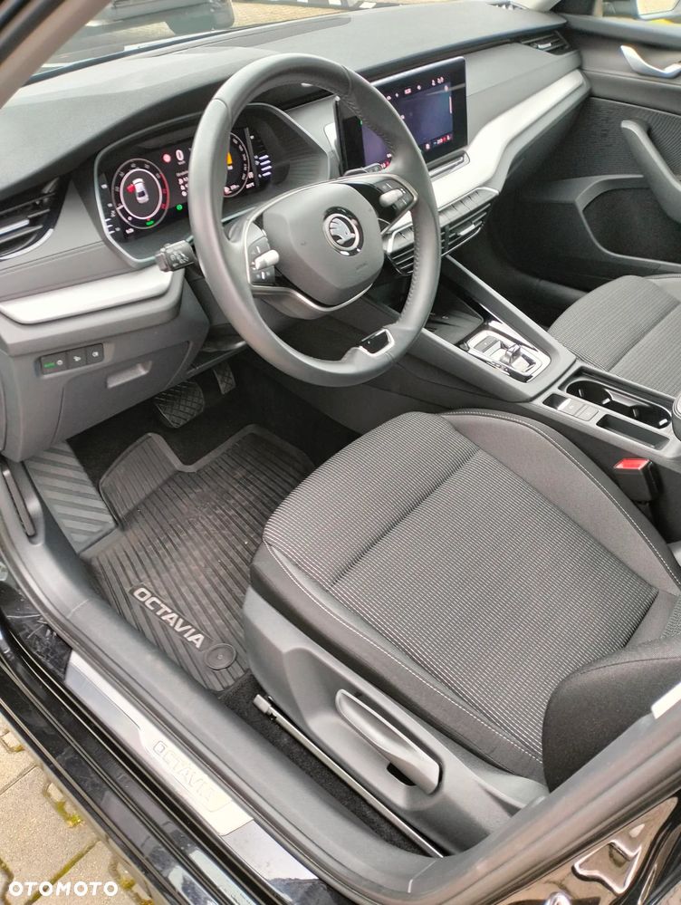 Skoda Octavia ver-1-5-tsi-mhev-dsg-selection - 13