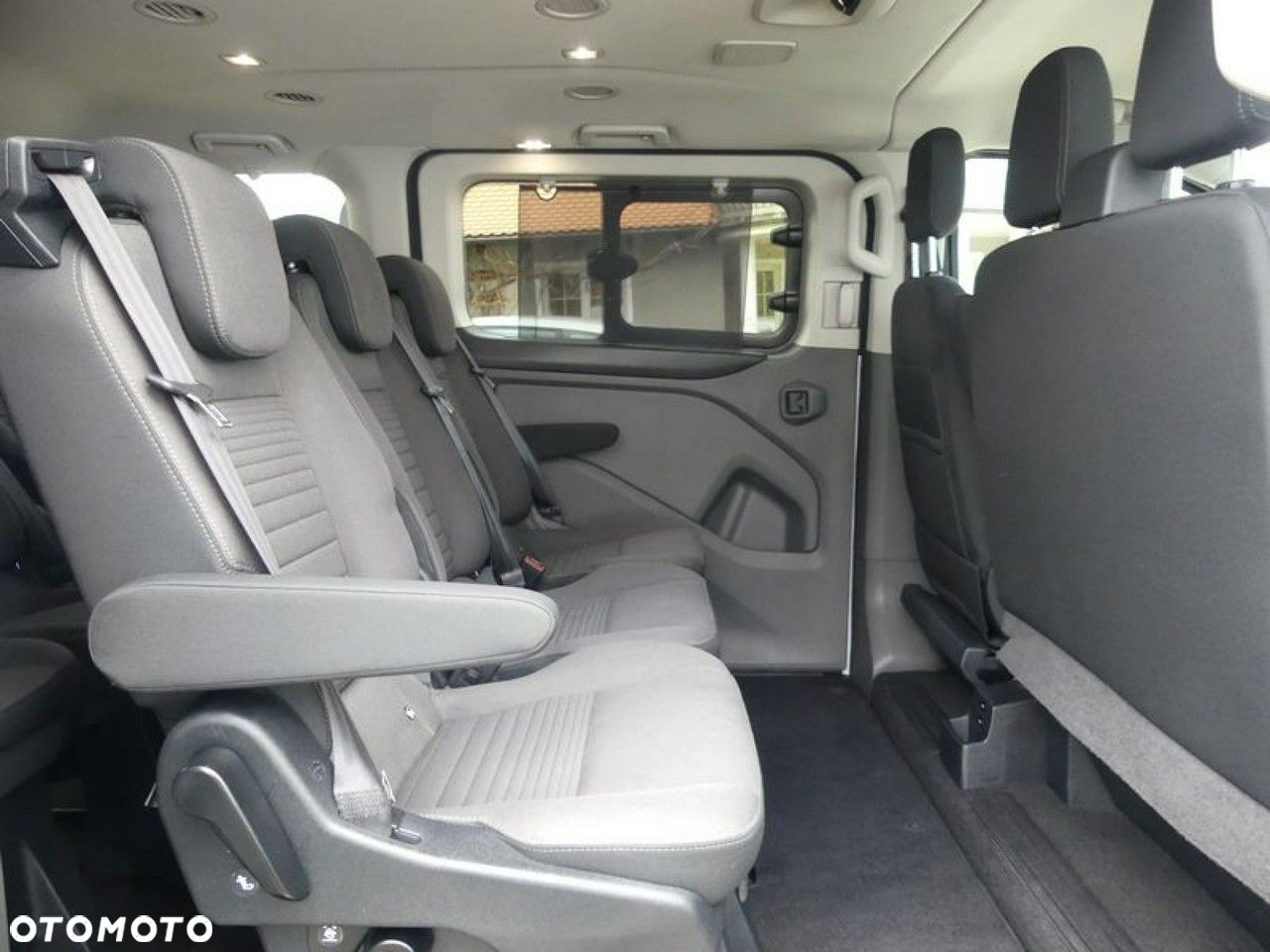 Ford Tourneo Custom - 9