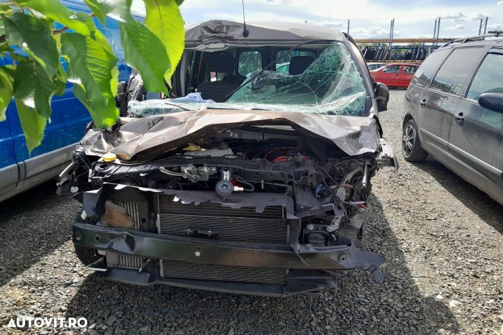 Dezmembrez Mercedes-Benz Citan W415 [2012 - 2020] Minivan 111 CDI L2 - 2