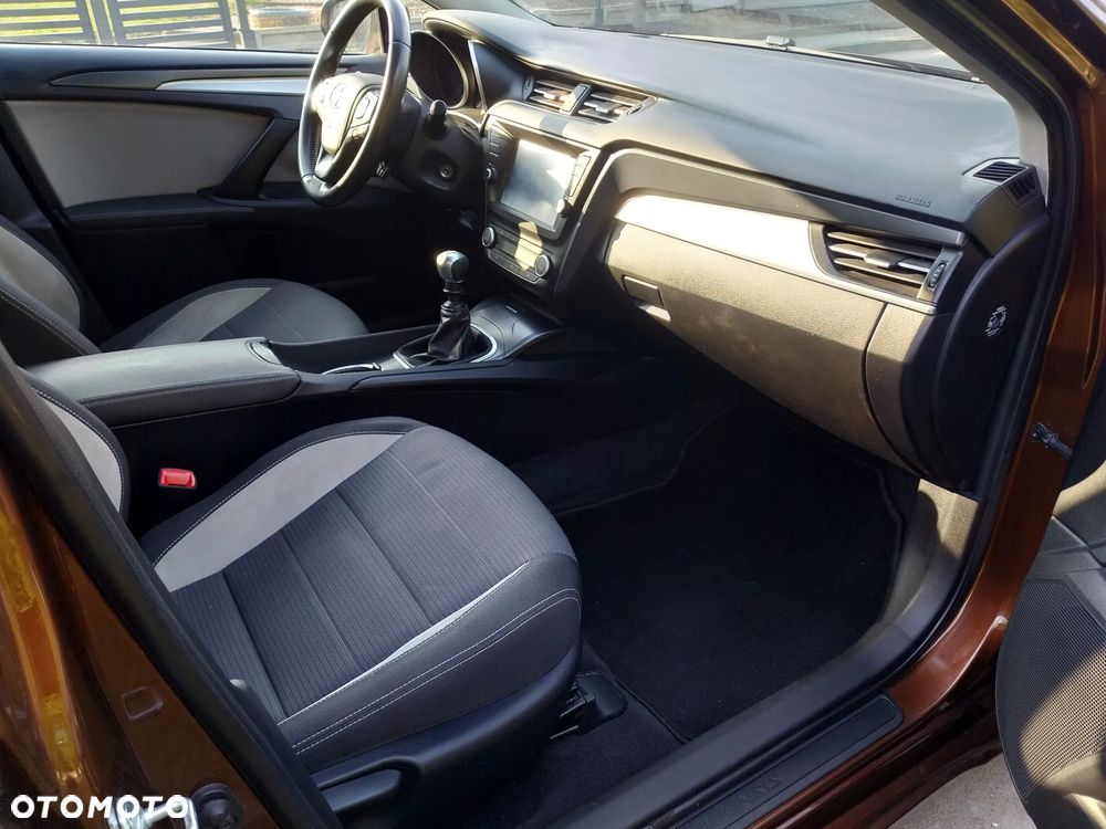 Toyota Avensis Touring Sports 1.6 D-4D Comfort - 12