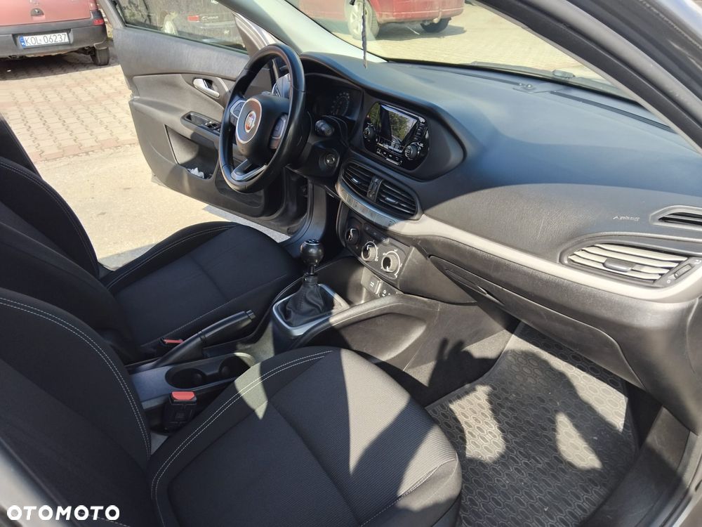 Fiat Tipo 1.4 T-Jet 16v Lounge - 24