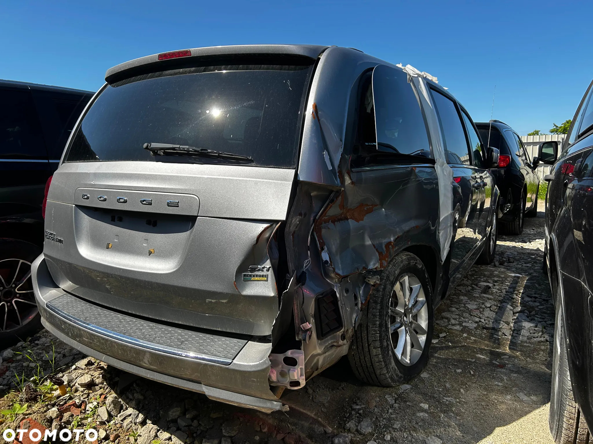 Dodge Grand Caravan - 2