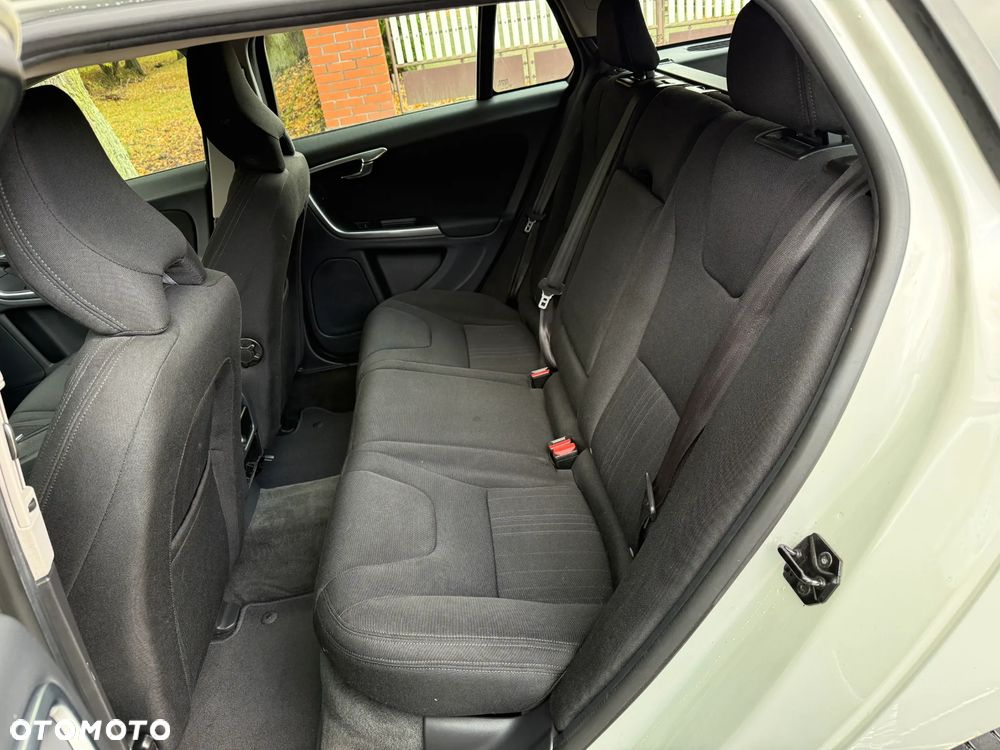 Volvo V60 D3 Momentum - 22