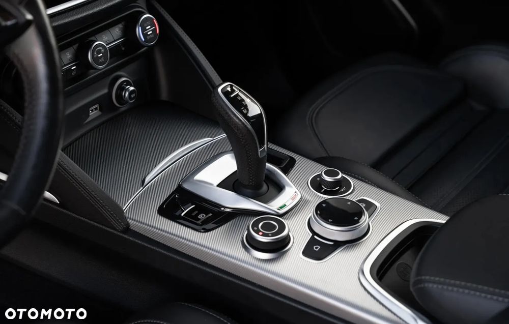 Alfa Romeo Stelvio 2.0 Turbo Veloce Q4 - 13