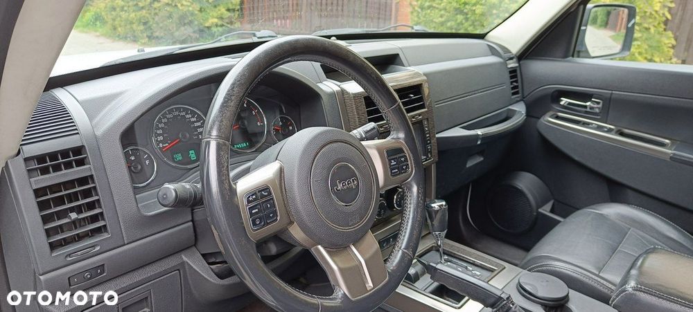 Jeep Cherokee - 14