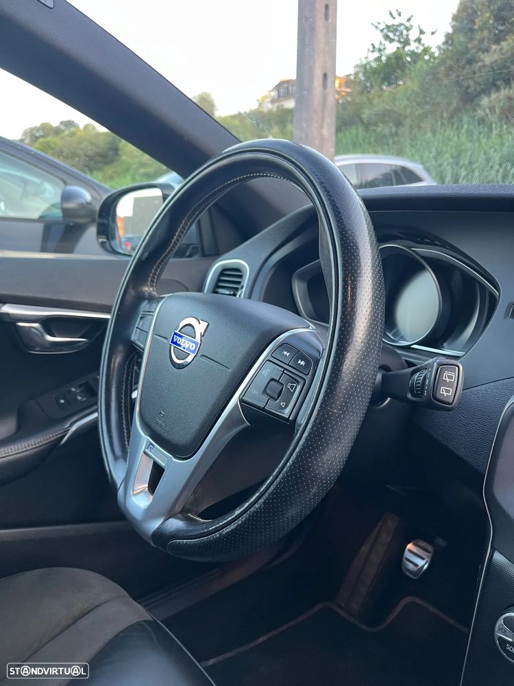 Volvo V40 D2 R Design - 25