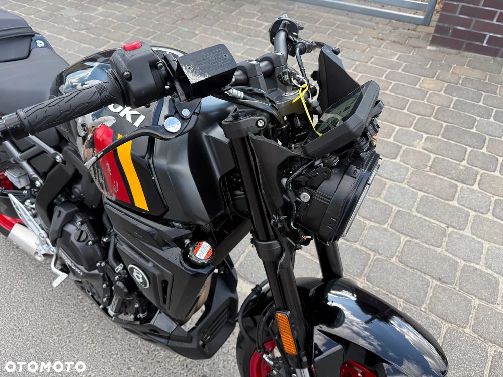 Suzuki GSX - 24
