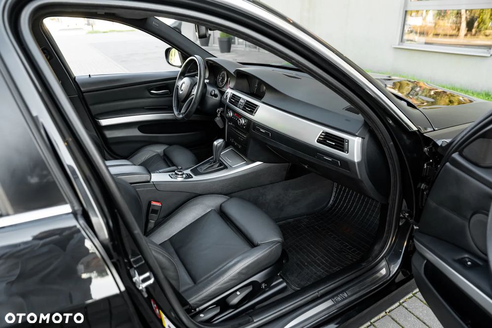 BMW Seria 3 325i xDrive Edition Lifestyle - 18