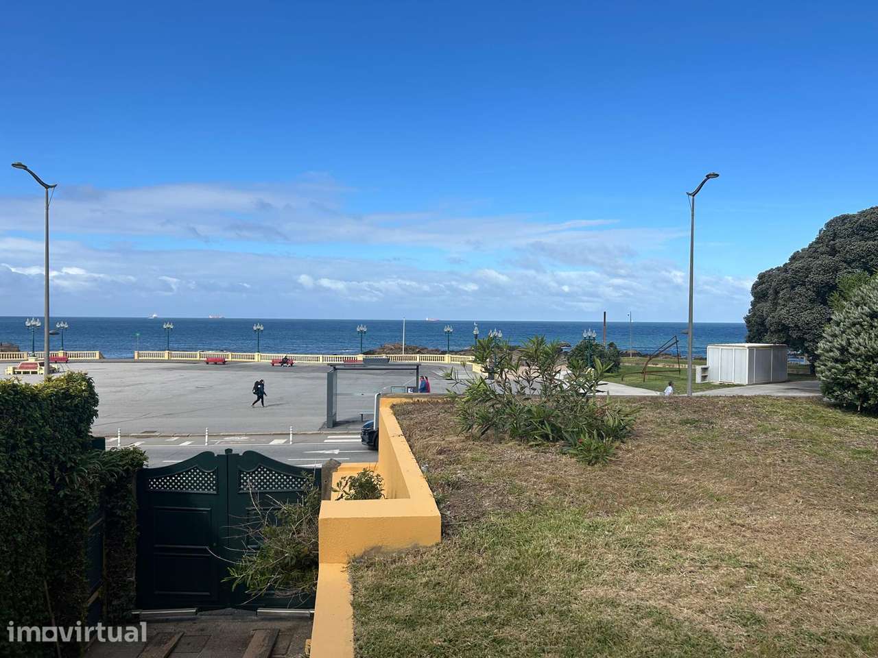 Vende-se Propriedade Frente mar com Moradia, T0 e dois restaurantes - Grande imagem: 3/60