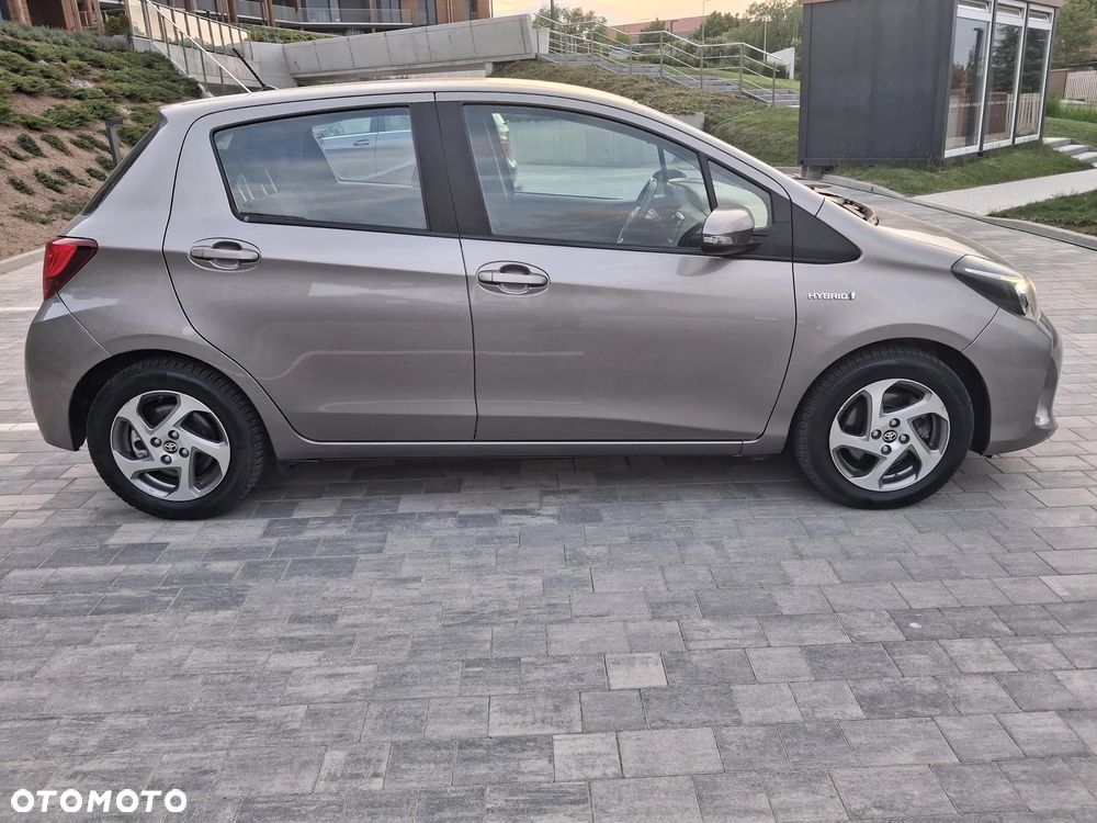 Toyota Yaris Hybrid 100 Dynamic - 5
