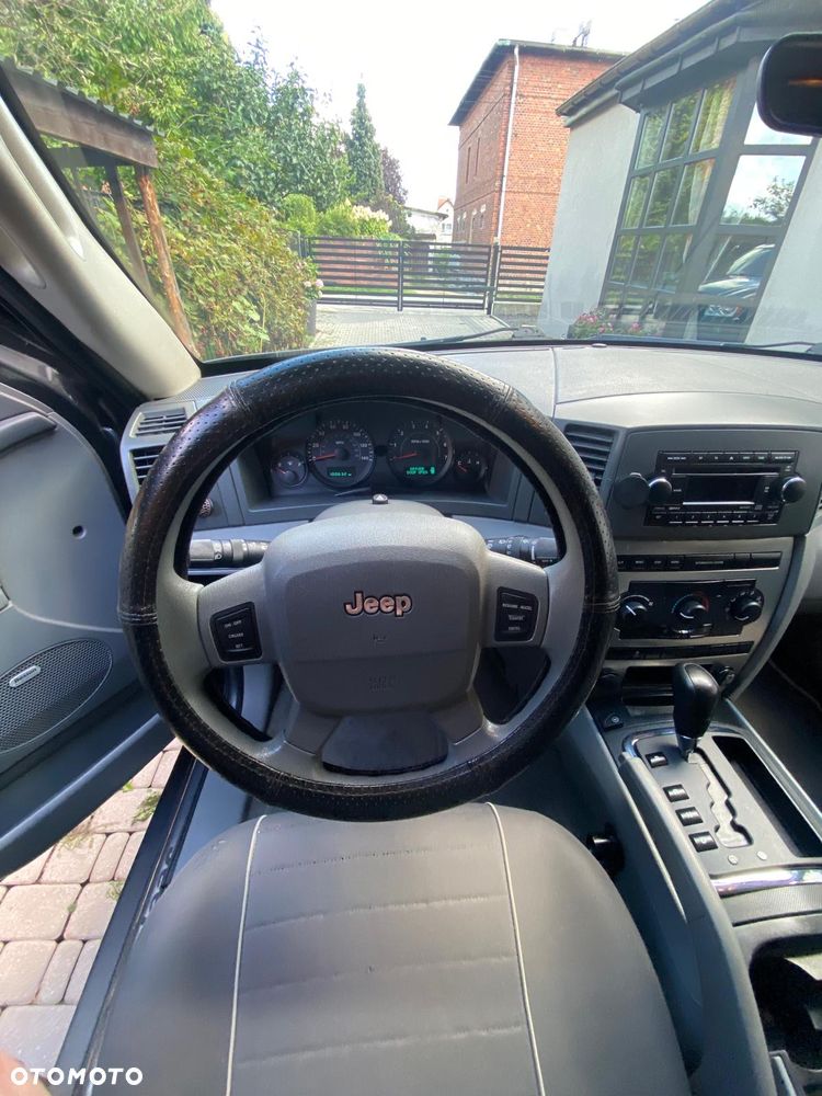 Jeep Grand Cherokee - 22