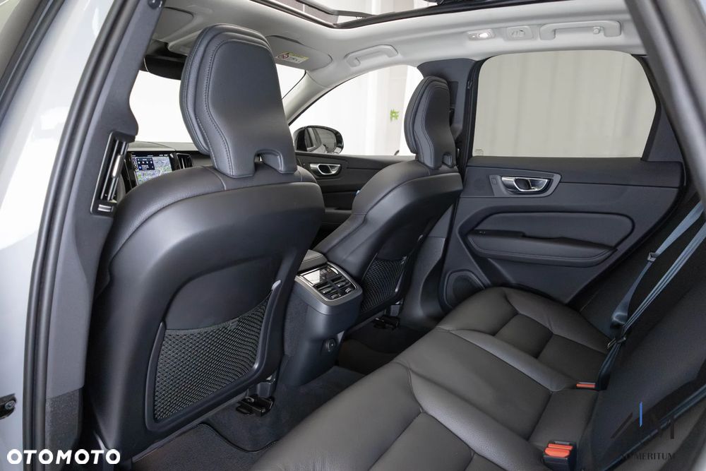Volvo XC 60 B4 D AWD Ultimate Dark - 29