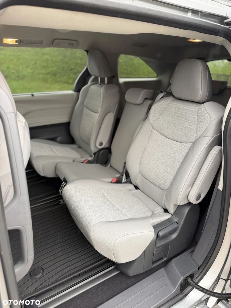 Toyota Sienna - 14