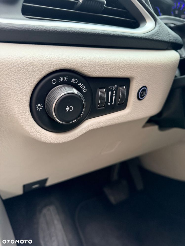 Chrysler Pacifica - 19