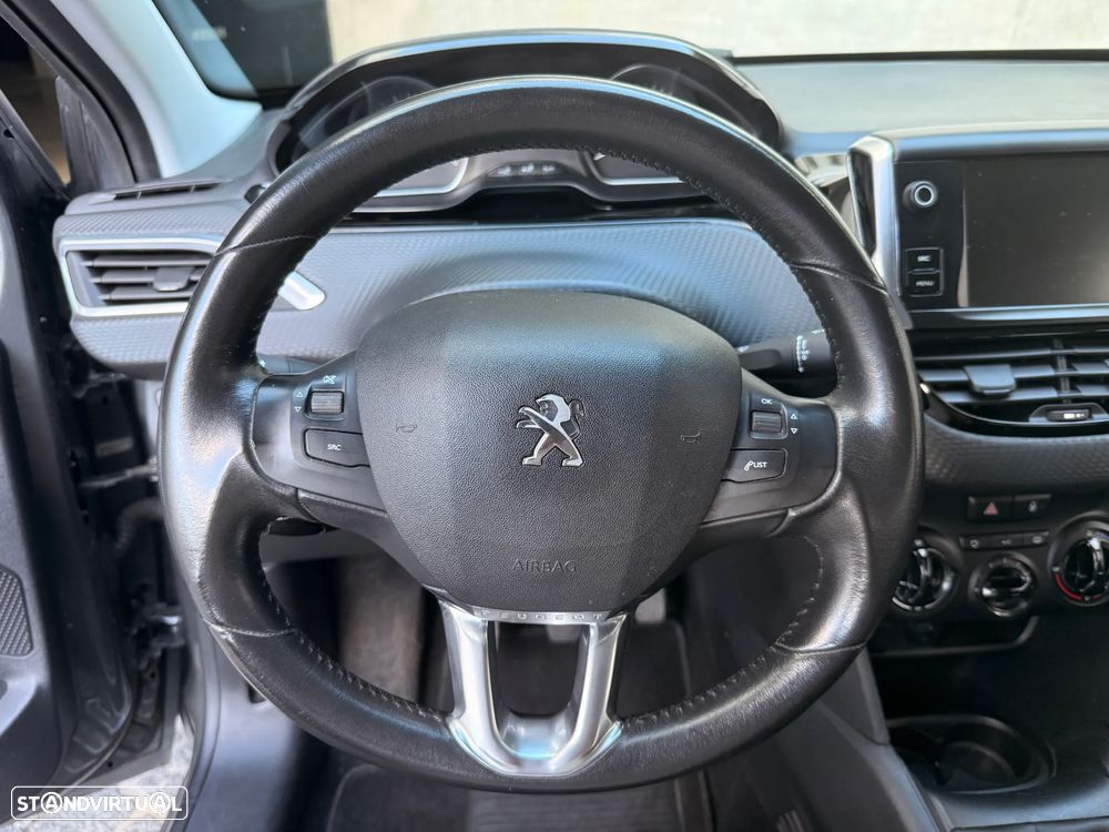 Peugeot 208 1.2 PureTech Style - 17