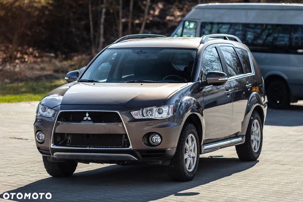 Mitsubishi Outlander 2.0 2WD - 2
