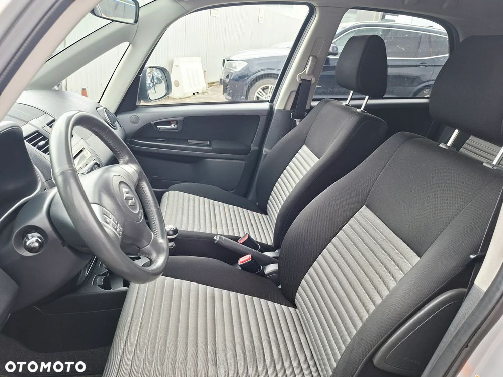 Suzuki SX4 1.6 Comfort - 12