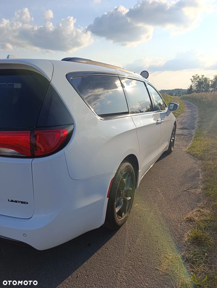 Chrysler Pacifica - 25