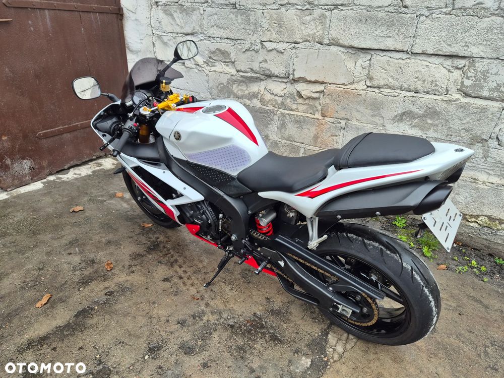 Yamaha R1 - 35