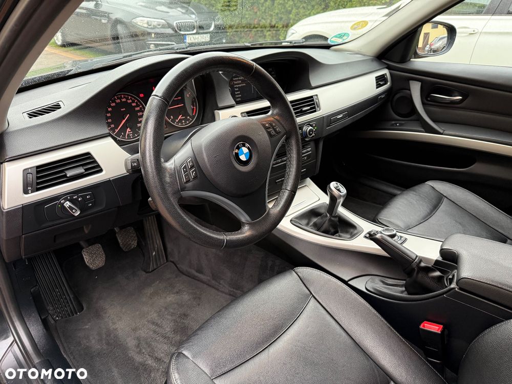 BMW Seria 3 320d Efficient Dynamics Edition - 24