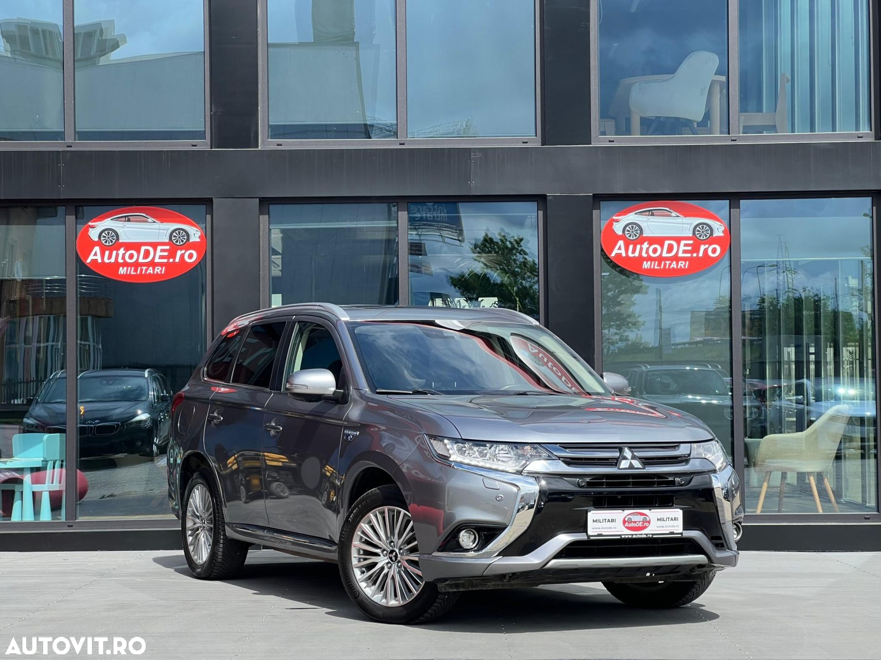 Mitsubishi Outlander - 2