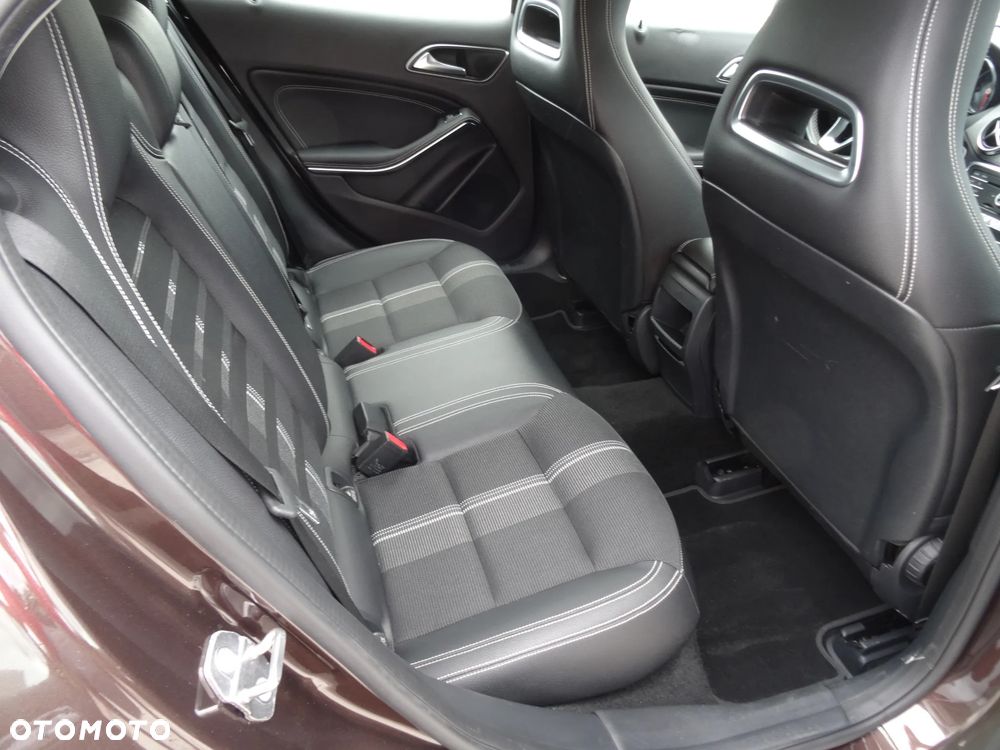 Mercedes-Benz GLA 200 d 4Matic 7G-DCT UrbanStyle Edition - 15