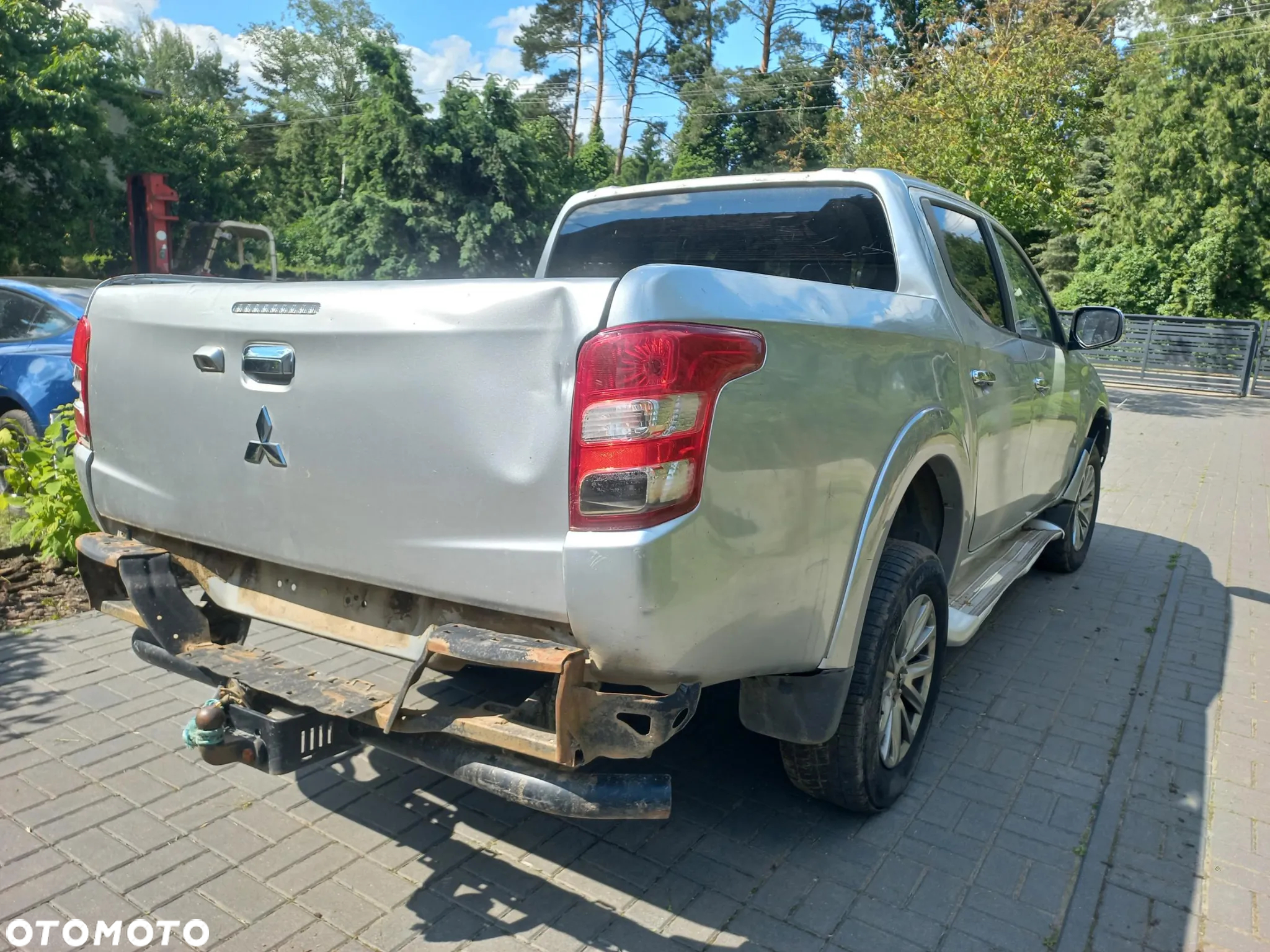 Mitsubishi L200 2.4 d DC Intense + - 4