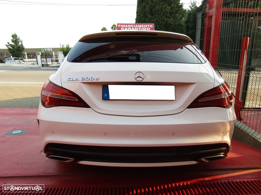 Mercedes-Benz CLA 200 d Shooting Brake AMG Line Aut. - 25