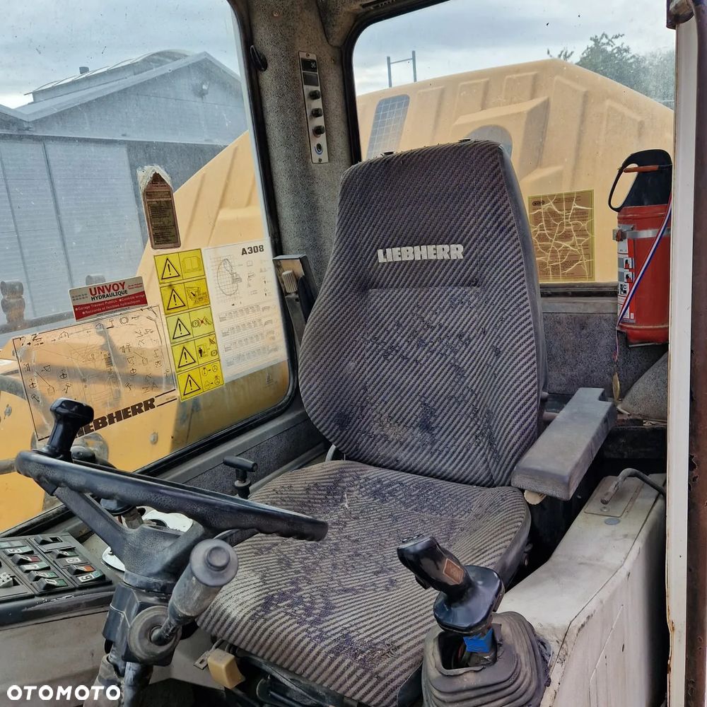 Koparka kołowa pali i jeździ - 4