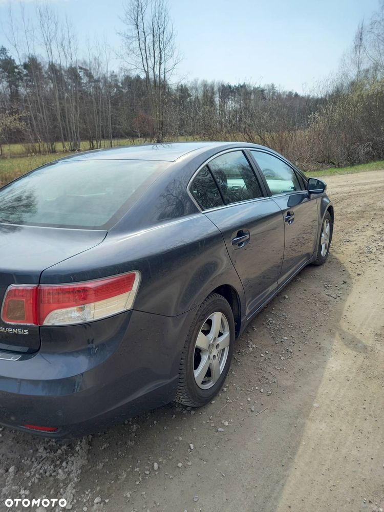 Toyota Avensis - 10