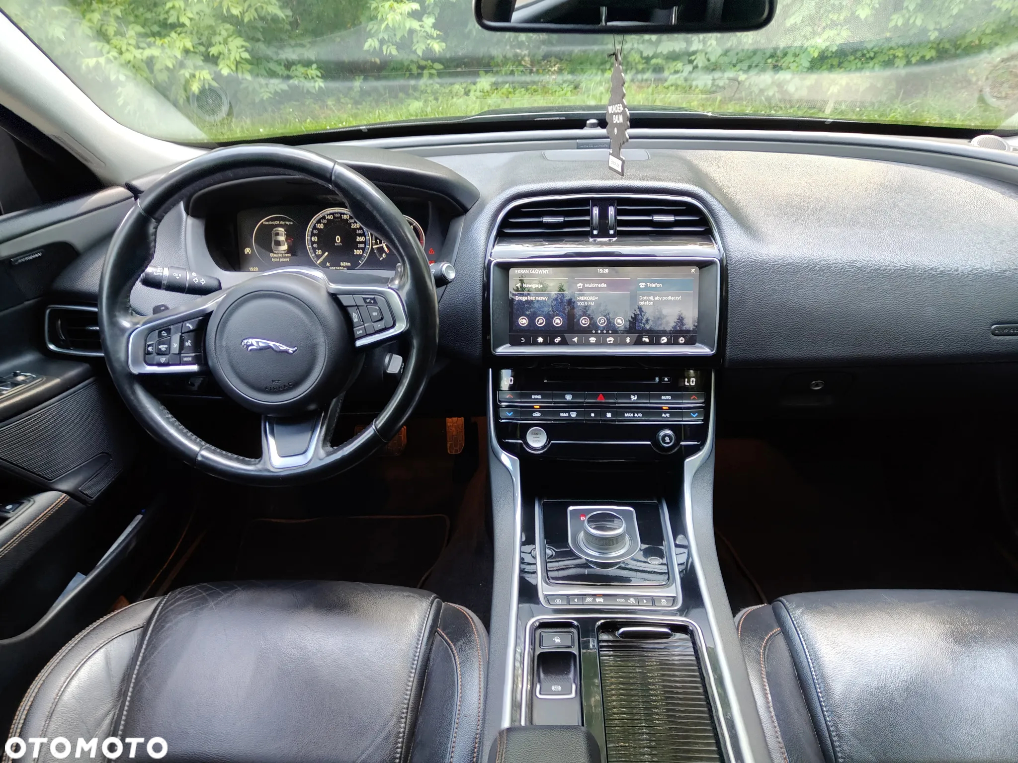Jaguar XE 2.0 D AWD Portfolio - 25