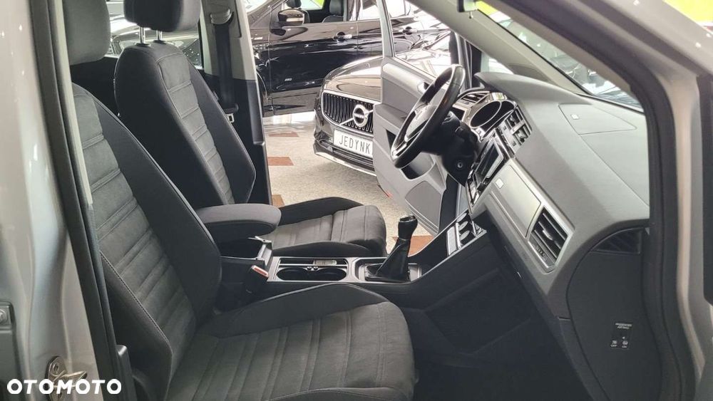 Volkswagen Touran - 34